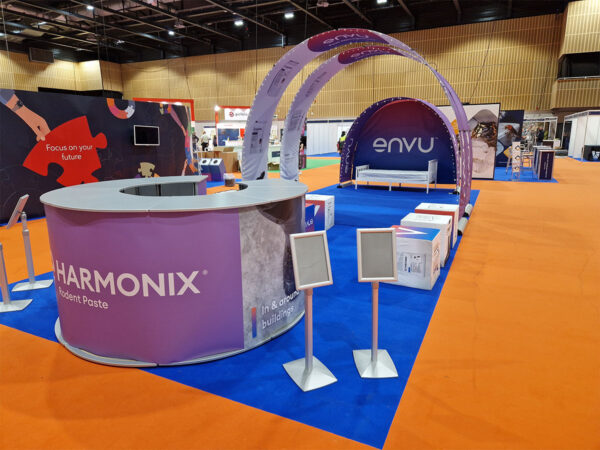 Envu PestTech - Bannerbow and Foam Cubes